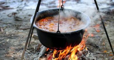 Dutch Oven, litinový kotlík na guláš kotlík