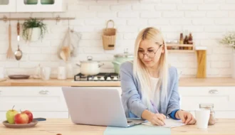 Práce od počítače